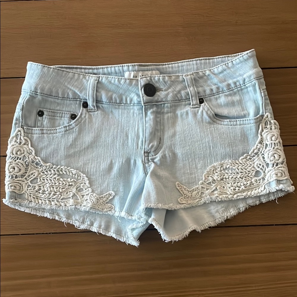 CP Jeans Light Blue and White Lace Jean Shorts w/ Distressed Hem SZ 1 EUC